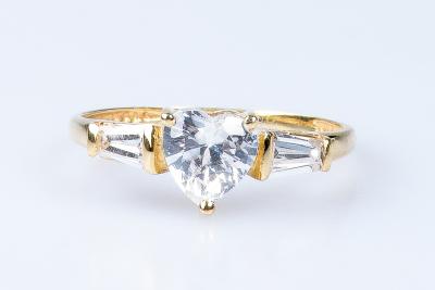 Bague coeur oxyde de zirconium en or jaune 18 carats 2