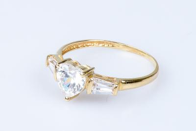 Bague coeur oxyde de zirconium en or jaune 18 carats 2