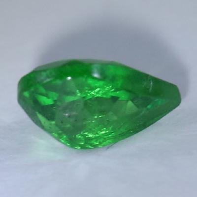 0,93 ct. Tsavorite non traitée (Grossularite - Grenat) 2