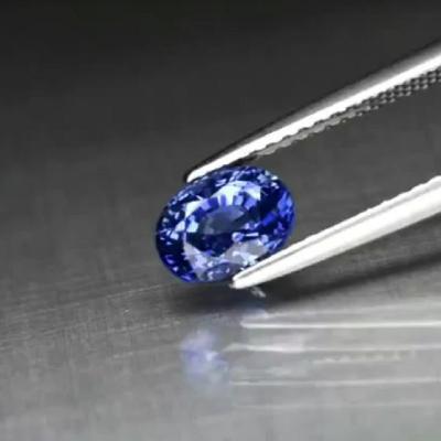 1,36 ct. Saphir bleu royal 2
