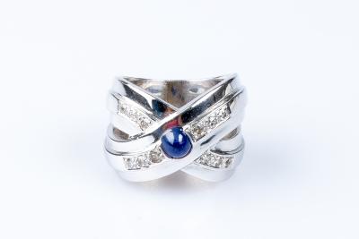 Bague en or blanc 18 carats diamants et saphir Ceylan cabochon 2