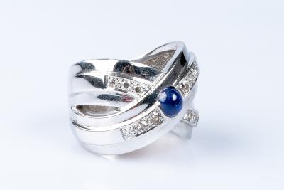 Bague en or blanc 18 carats diamants et saphir Ceylan cabochon 2