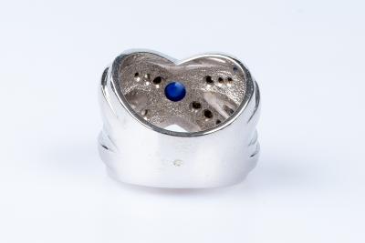 Bague en or blanc 18 carats diamants et saphir Ceylan cabochon 2