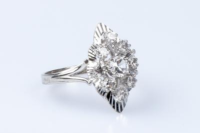 Bague losange en or blanc 18 carats 2