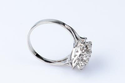 Bague losange en or blanc 18 carats 2