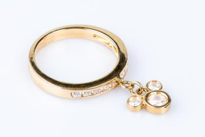 Bague Mickey en or jaune 18 carats ornée de 13 oxydes de zirconium 2