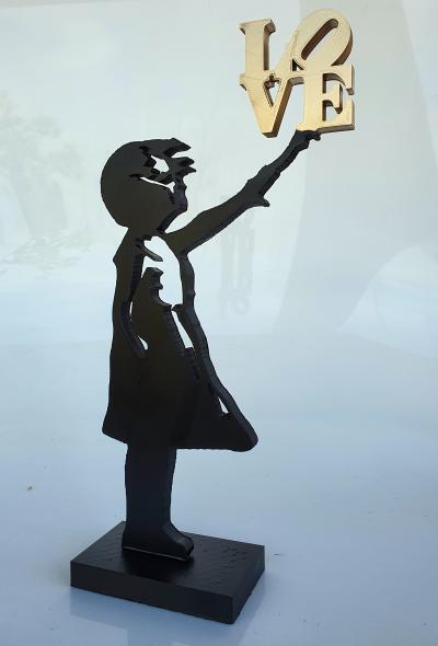 PYB - Banksy girl LOVE , 2022 - Sculpture 2
