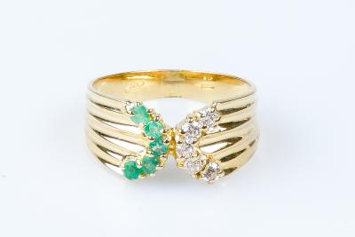 Bague émeraude oxydes en or jaune 18 carats 2