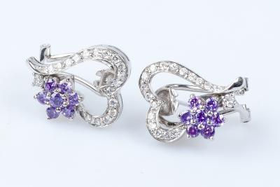 Boucles d’oreilles coeurs et fleurs en or blanc 18 carats 2