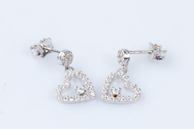 Boucles d’oreilles coeurs en or blanc 18 carats 2