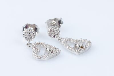 Boucles d’oreilles coeurs en or blanc 18 carats 2