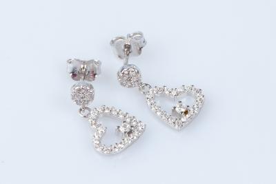 Boucles d’oreilles coeurs en or blanc 18 carats 2