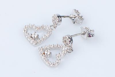 Boucles d’oreilles coeurs en or blanc 18 carats 2