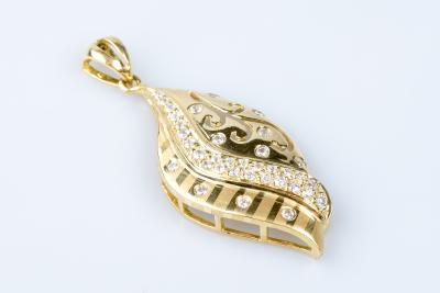 Pendentif en or jaune 18 carats 2