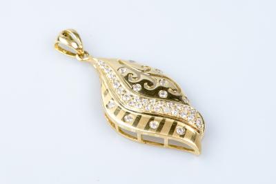 Pendentif en or jaune 18 carats 2