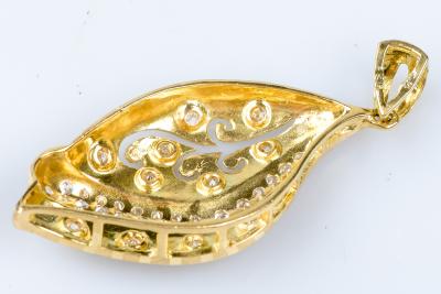 Pendentif en or jaune 18 carats 2