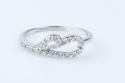Bague en or blanc 18 carats 2