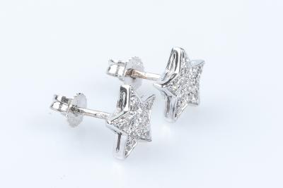 Boucles d’oreilles étoiles en or blanc 18 carats 2