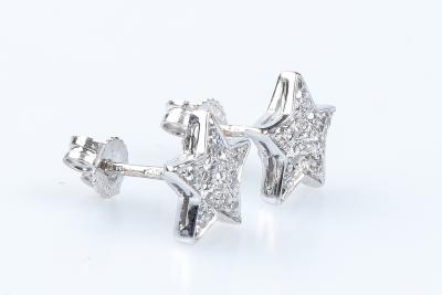 Boucles d’oreilles étoiles en or blanc 18 carats 2