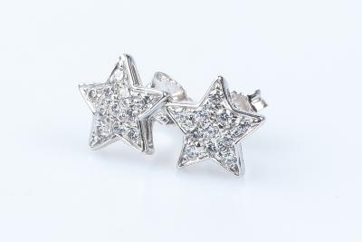 Boucles d’oreilles étoiles en or blanc 18 carats 2