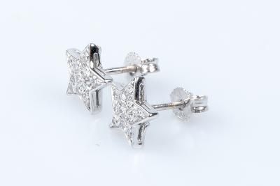 Boucles d’oreilles étoiles en or blanc 18 carats 2