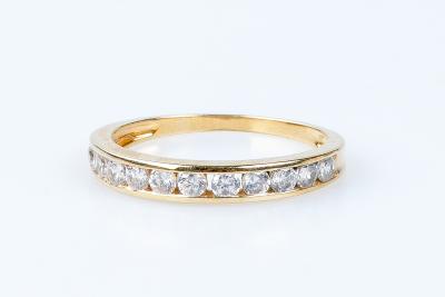 Bague en or jaune 18 carats ornée d’oxydes de zirconium 2