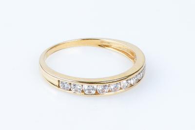 Bague en or jaune 18 carats ornée d’oxydes de zirconium 2