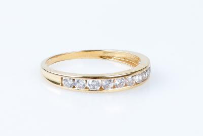 Bague en or jaune 18 carats ornée d’oxydes de zirconium 2