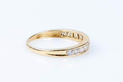 Bague en or jaune 18 carats ornée d’oxydes de zirconium 2