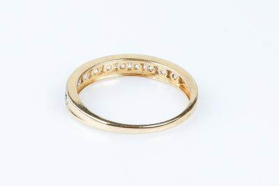 Bague en or jaune 18 carats ornée d’oxydes de zirconium 2