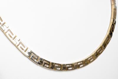 Collier semi-rigide en or jaune 18 carats 2