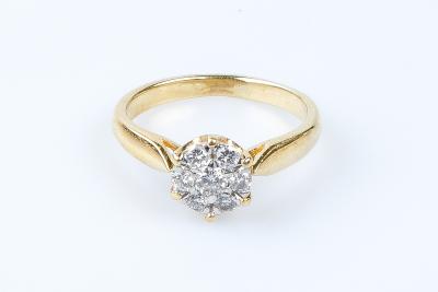 Bague fleur diamant en or jaune 18 carats 2