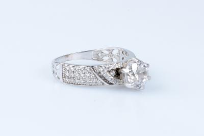 Bague en or blanc 18 carats 2