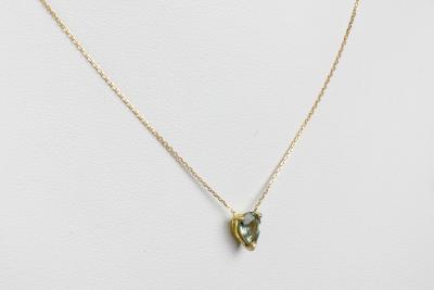Collier et pendentif saphir de couleur vert  bleu ciel en or jaune 18 carats 2