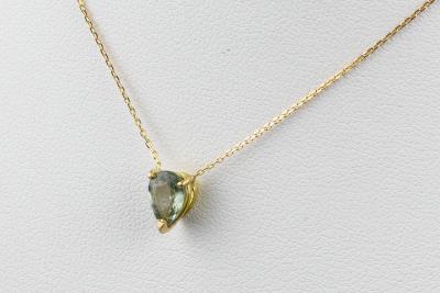 Collier et pendentif saphir de couleur vert  bleu ciel en or jaune 18 carats 2