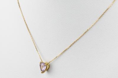 Collier et pendentif saphir de couleur violet clair en or jaune 18 carats 2