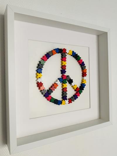 Andrea Van Der Hoeven - Peace and Meeples - Technique mixte sur bois 2