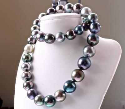 Exceptionnel collier de 41 grosses perles naturelles de Tahiti multicolores de 8,5 à 12 mm, 2