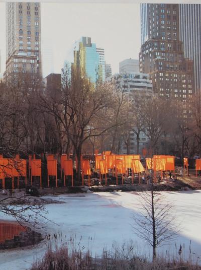Christo et Jeanne-Claude - Gates near Frozen Lake : Central Park New York, 2005 - Affiche originale d’époque 2