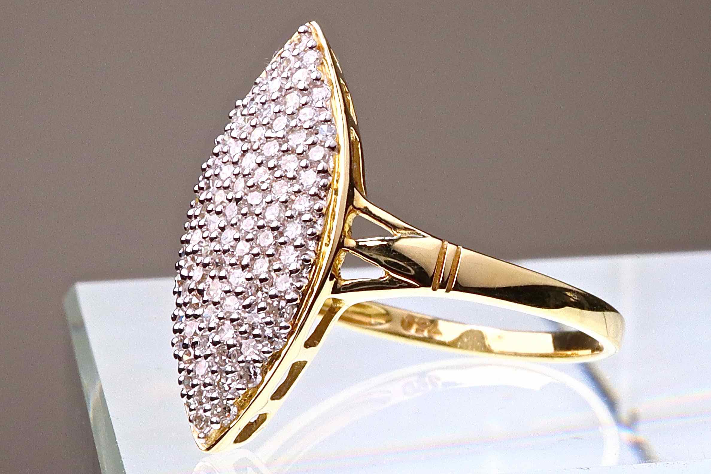 🇫🇷 Bague élégante de design français avec pierre précieuse taille marquise