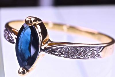 Bague en or jaune 18 kt ornée d’un saphir naturel de 0,36 ct certifié et diamants naturels  pour 0,08 ct 2