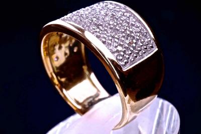 Large bague jonc en or jaune 18 kt et pavage de  diamants pour 0,50 ct. 2