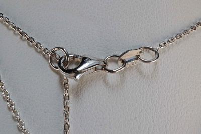 Ostentatoire et non ostentatoire?. Collier avec une Etoile de David en or blanc 18 carats sertie de 45 diamants naturels pour 0.12 carat, 2