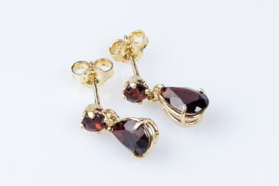 Boucles d'oreilles grenat en or jaune 18 carats 2