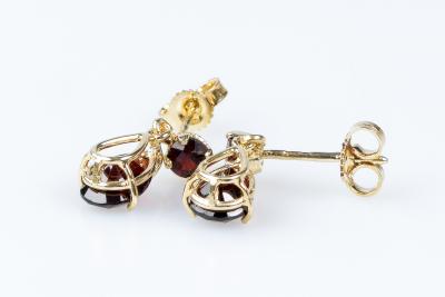 Boucles d'oreilles grenat en or jaune 18 carats 2
