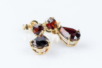 Boucles d'oreilles grenat en or jaune 18 carats 2