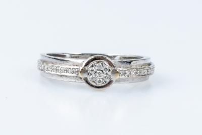 Diamond ring in 9 carat white gold 2