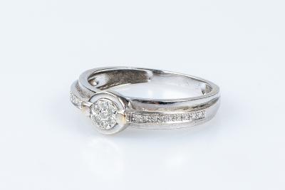 Diamond ring in 9 carat white gold 2