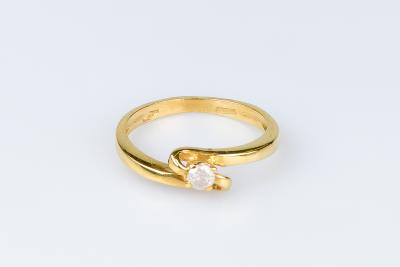 Bague solitaire en or jaune 18 carats 2