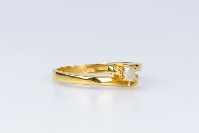 Bague solitaire en or jaune 18 carats 2